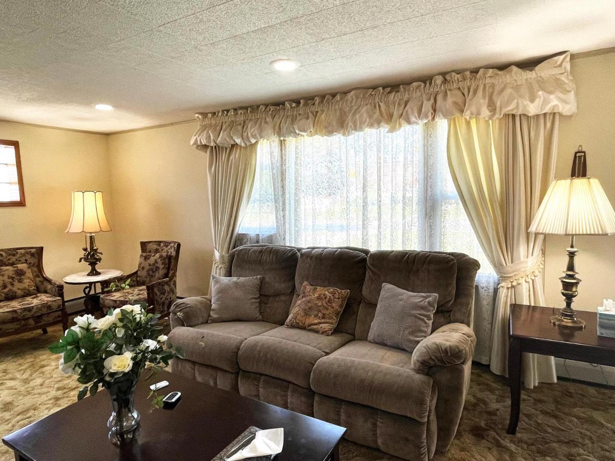 Entire Home In Buffalo - 6 Guests 3 Bedroom 1 Bath - Convenient Location - 25Min To Niagara Falls Esterno foto