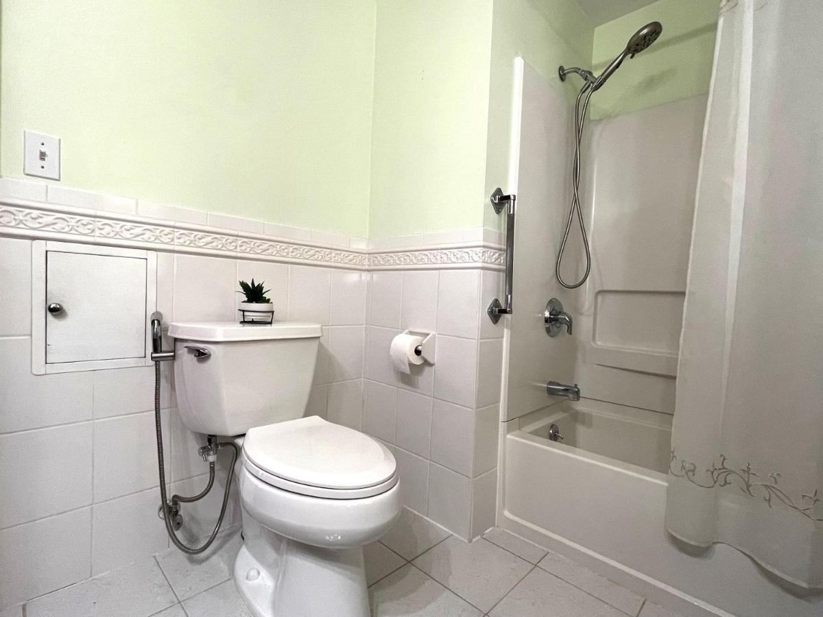 Entire Home In Buffalo - 6 Guests 3 Bedroom 1 Bath - Convenient Location - 25Min To Niagara Falls Esterno foto